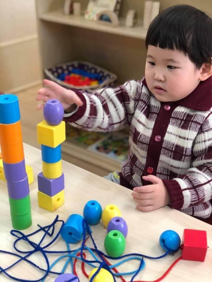 An image of a child playing with blocks in early learning centre carlingford.